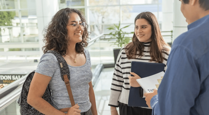 Estudia economía y política en una sola carrera